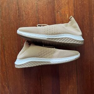 Danskin - Cream Sneakers